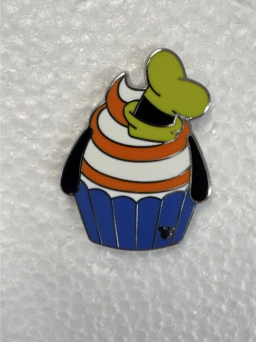 Disney WDW Goofy Cupcake Pin Wave A 2026 Hidden Mickey NEW